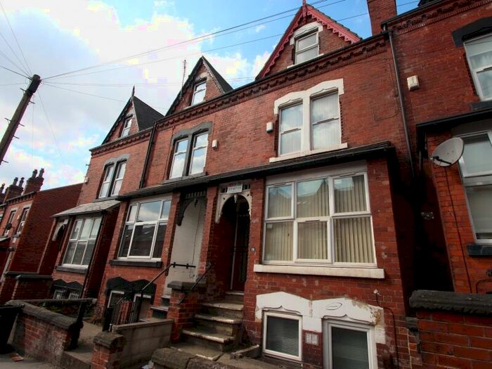 7 Bedroom Terraced House To Rent In Chestnut Avenue, Hyde Park, Leeds, LS6