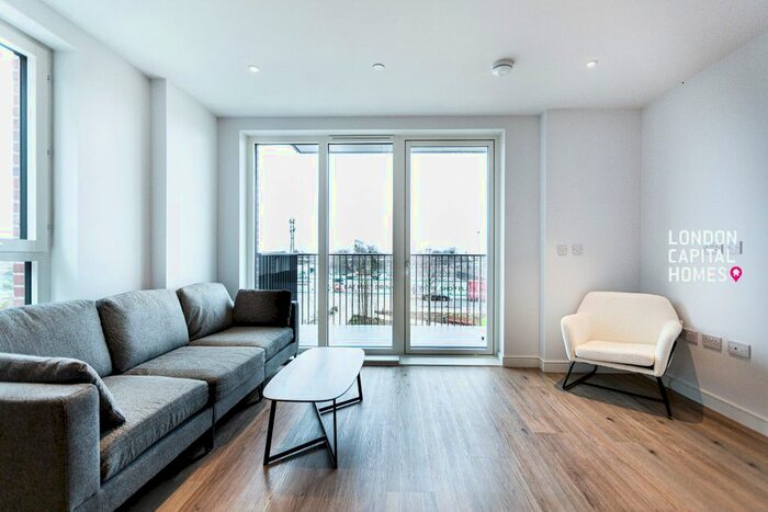 2 Bedroom Flat To Rent In Rm/Apartment Iris House, London, UB1