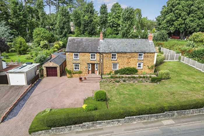 4 Bedroom Detached House For Sale In Lower Street, Desborough, NN14