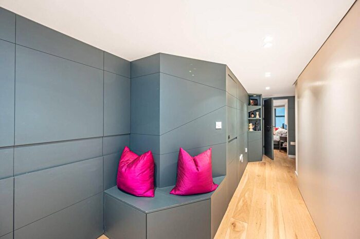 3 Bedroom Flat For Sale In Belsize Avenue, Belsize Park, London, NW3