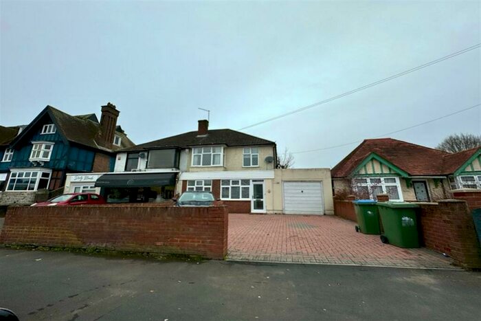 3 Bedroom Semi-Detached House To Rent In Regents Park Road, SO15