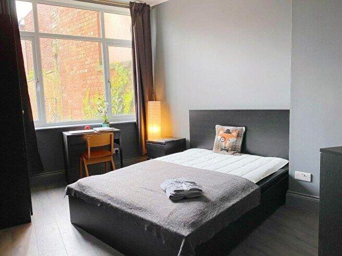 8 Bedroom Flat To Rent In Regent Square, NN1