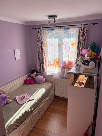 2 Bedroom Flat To Rent In Glebe Avenue, Ruislip, HA4