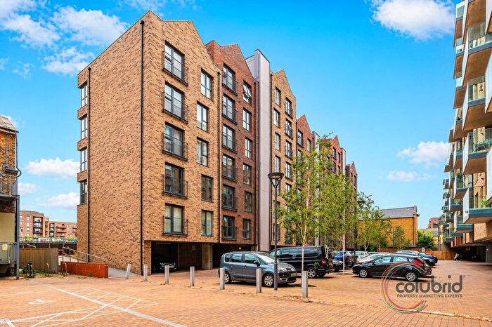 2 Bedroom Flat For Sale In Sharleston Court, Abbey Road, Barking, IG11