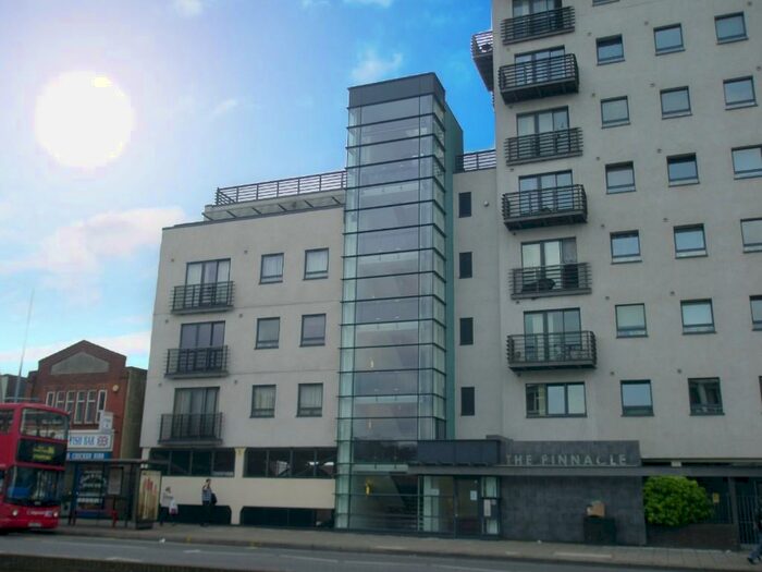 2 Bedroom Flat To Rent In High Road, Romford, London, RM6