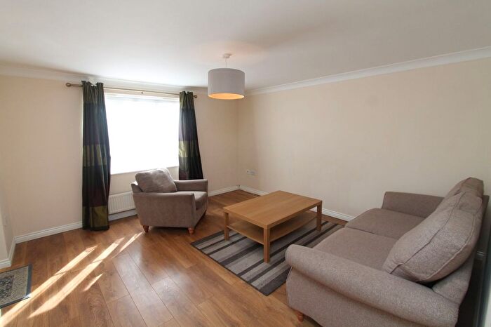 2 Bedroom Flat To Rent In Gorseway, Hatfield, AL10