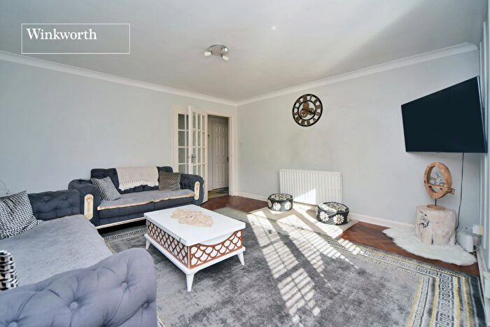 2 Bedroom Flat For Sale In Hemingford Road, Cheam, Sutton, SM3