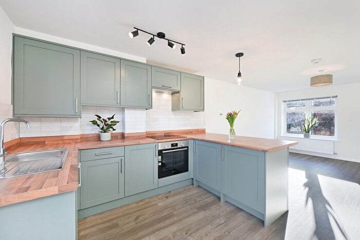 1 Bedroom Terraced House For Sale In Tudor Walk, Weybridge, KT13