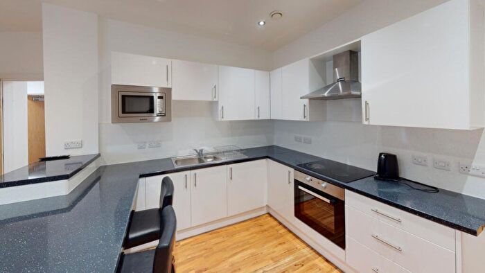 3 Bedroom Apartment To Rent In () Flat Glasshouse Street, Nottingham, NG1