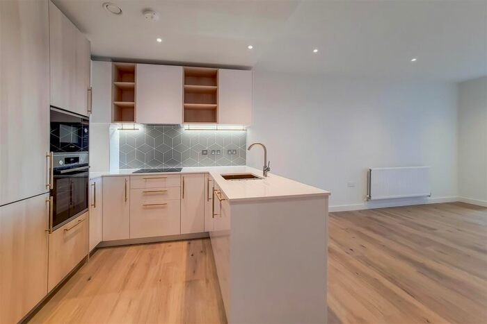 1 Bedroom Flat To Rent In Blenheim Mansions, Mary Neuner Road, London, N8