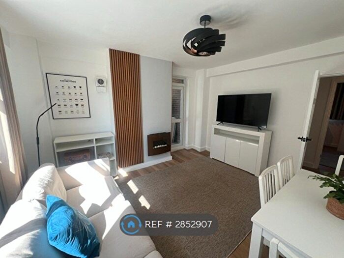 2 Bedroom Flat To Rent In Cumberland House, Kingston Upon Thames, KT2