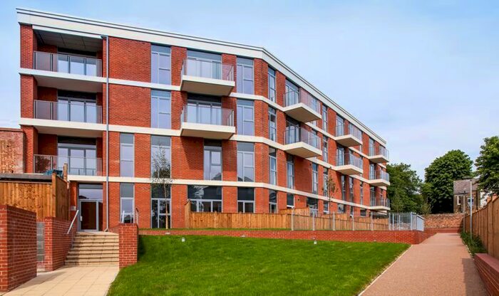 2 Bedroom Flat To Rent In Finsbay Court, The Oaks, Acton, W3