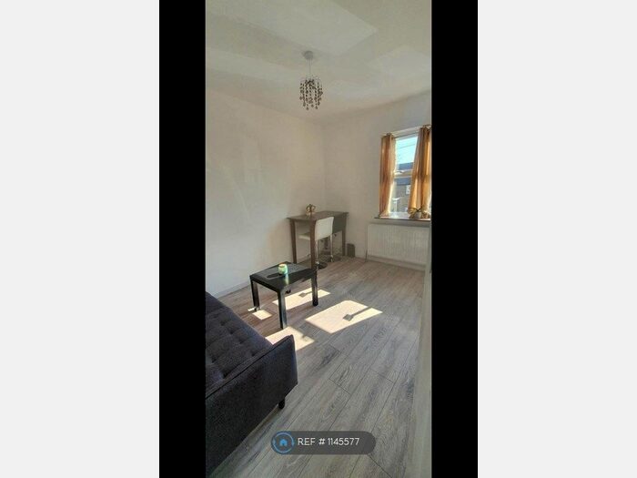 2 Bedroom Flat To Rent In Marmadon Road, London, SE18