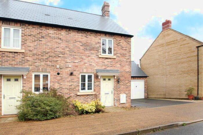 2 Bedroom Semi-Detached House To Rent In Shilton Park, Carterton, OX18