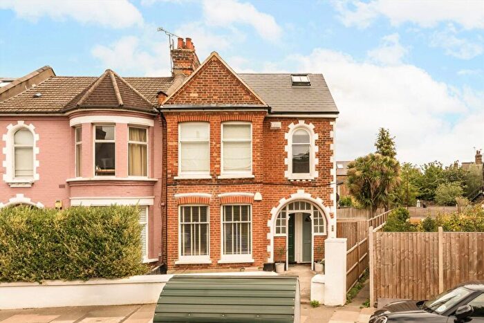 2 Bedroom Maisonette For Sale In Haverhill Road, Balham, SW12