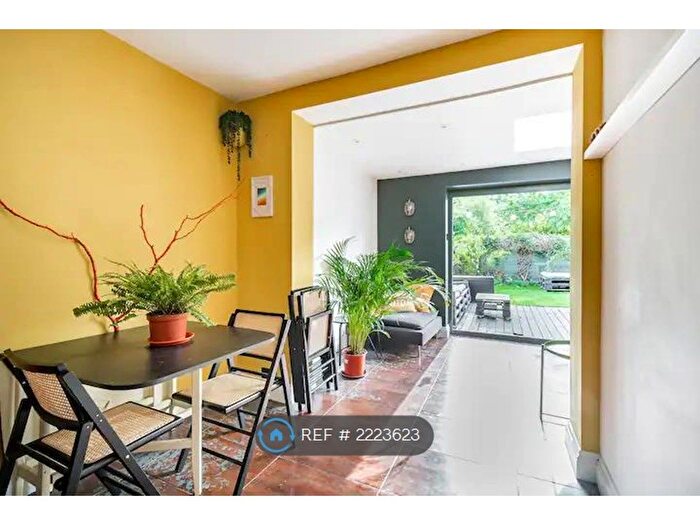 1 Bedroom Flat To Rent In Abersham Road, London, E8