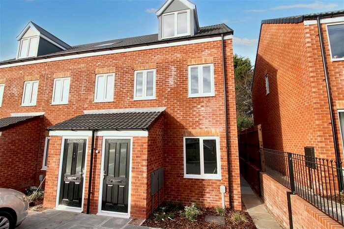 3 Bedroom Semi-Detached House To Rent In Garland Drive, Eastwood, Nottingham, NG16