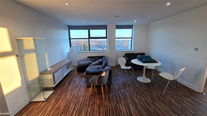 3 Bedroom Flat To Rent In Westpoint, Chester Road, Manchester, M16