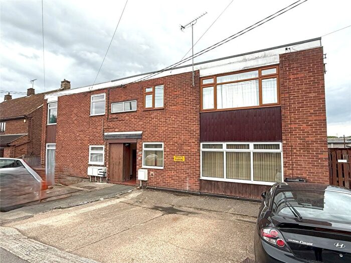 2 Bedroom Flat To Rent In Giffords Cross Road, Corringham, Essex, SS17