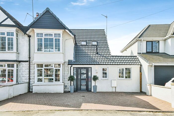 4 Bedroom Detached House For Sale In Marlborough Road, Swindon, SN3