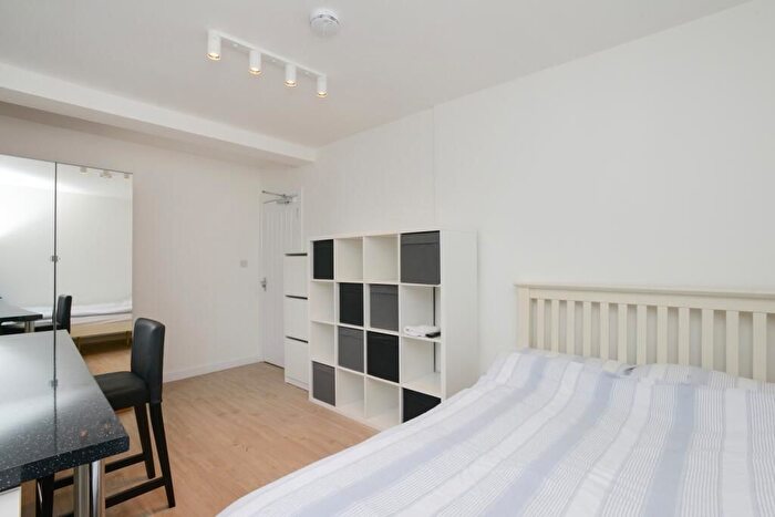 5 Bedroom Semi-Detached House To Rent In Castle Gate, Nottingham, NG1