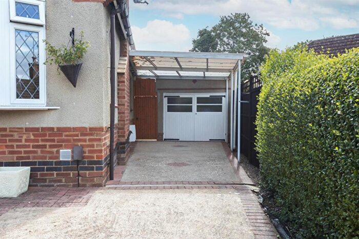 2 Bedroom Bungalow For Sale In Park Drive, Market Harborough, LE16