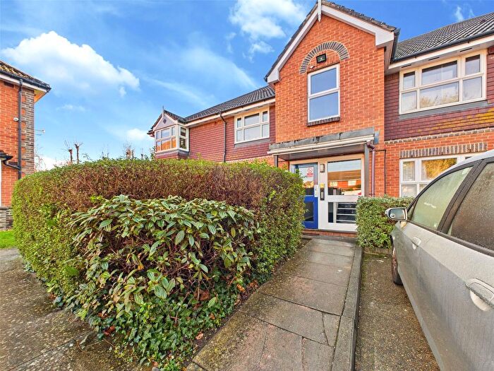 2 Bedroom Flat To Rent In Taylor Close, Hounslow, TW3