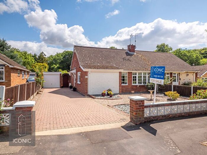 3 Bedroom Chalet For Sale In George Drive, Drayton, Norwich, NR8