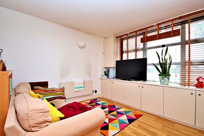 2 Bedroom Flat To Rent In Burrells Wharf Square, London, E14