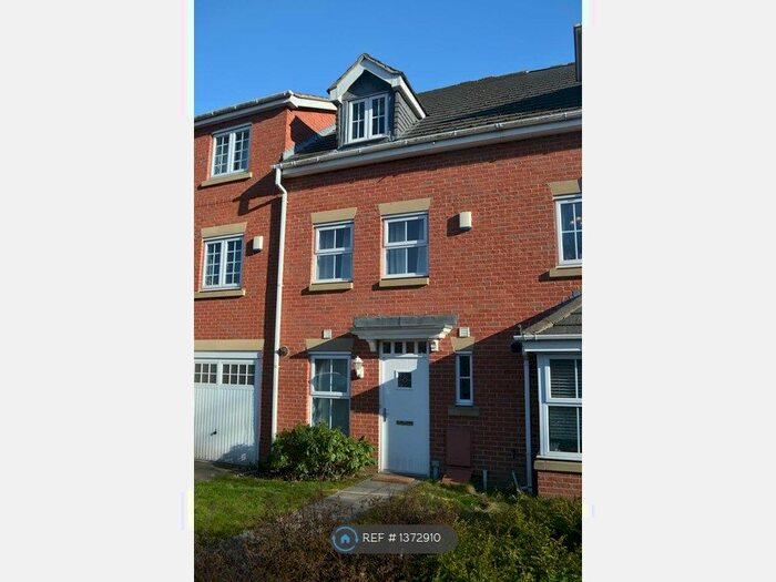3 Bedroom Terraced House To Rent In The Oaks, Leeds, LS10