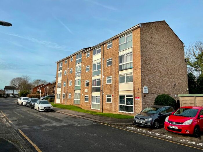 1 Bedroom Flat To Rent In Holdbrook Way, Harold Wood, Romford, RM3