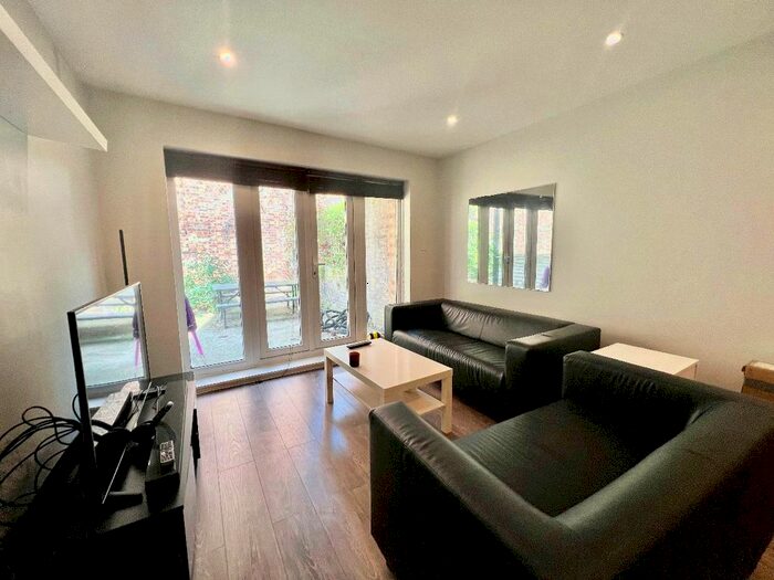 2 Bedroom Flat To Rent In Handforth Road, London, SW9