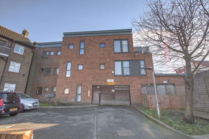 Studio For Sale In Penpool Lane, Welling, DA16