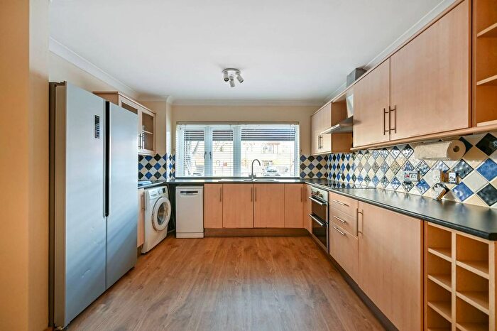 3 Bedroom Property To Rent In Tithe Barn Close, Kingston, Kingston Upon Thames, KT2