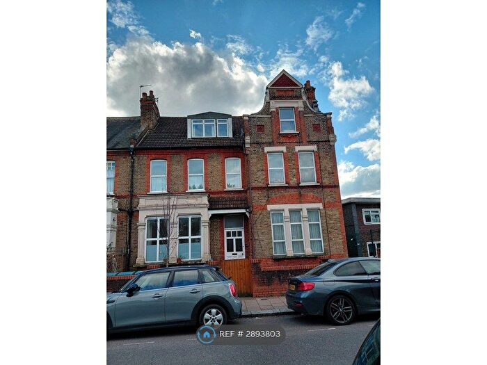 1 Bedroom Flat To Rent In Rokesly Avenue, London, N8