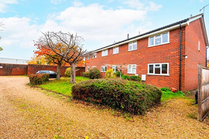 1 Bedroom Flat For Sale In Ferndown Court, Guildford, GU1