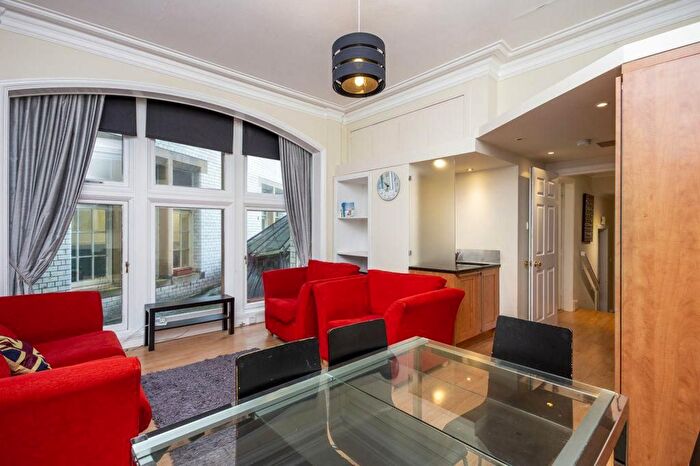 2 Bedroom Flat For Sale In North Bridge, Edinburgh, EH1