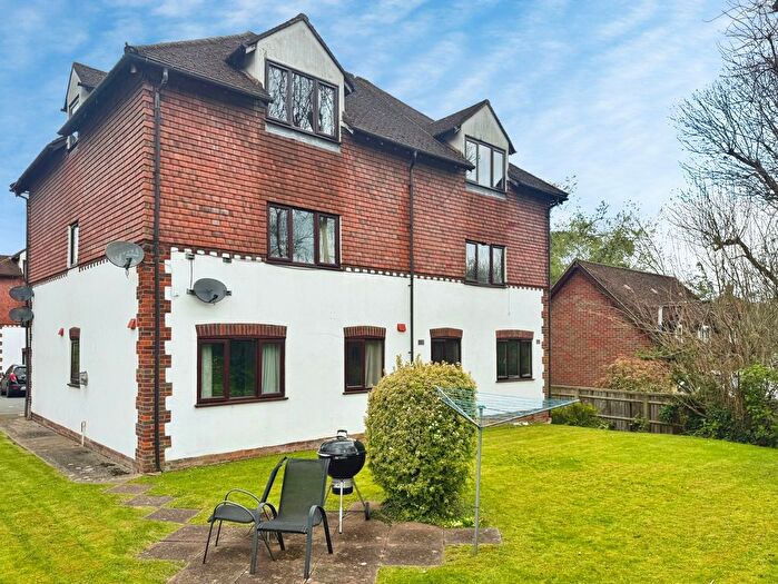 1 Bedroom Flat For Sale In Willow Court, Bassetsbury Lane, High Wycombe, HP11