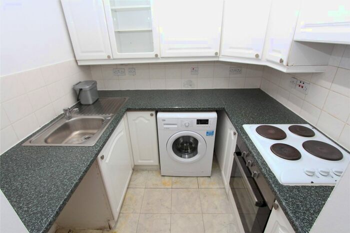1 Bedroom Flat To Rent In Millstream Close, London, N13