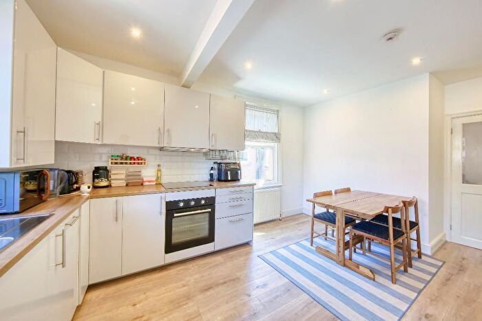 2 Bedroom Maisonette To Rent In Kingston Road, Wimbledon Chase, SW20