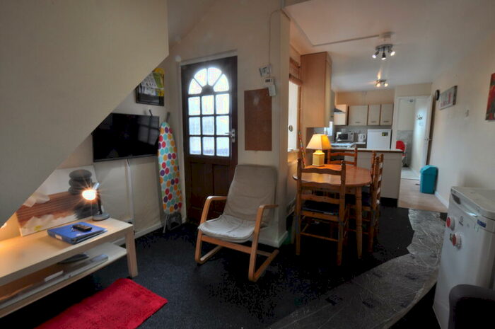 4 Bedroom House To Rent In Dunkirk Road, Nottingham, NG7