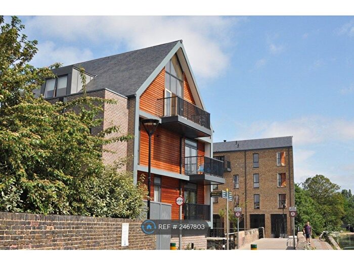 2 Bedroom Flat To Rent In Stop Lock, London, E3