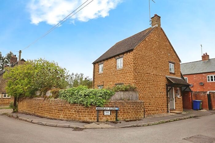 2 Bedroom Detached House For Sale In Waverley Close, Kings Sutton, Banbury, OX17