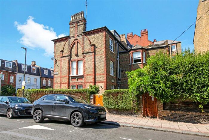 2 Bedroom Flat To Rent In Beechmore Road, SW11