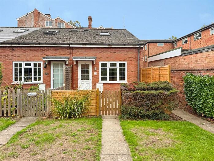 1 Bedroom Mews For Sale In Binswood Avenue, Leamington Spa, CV32
