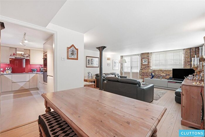 2 Bedroom Apartment For Sale In Globe Wharf, Rotherhithe Street, London, SE16