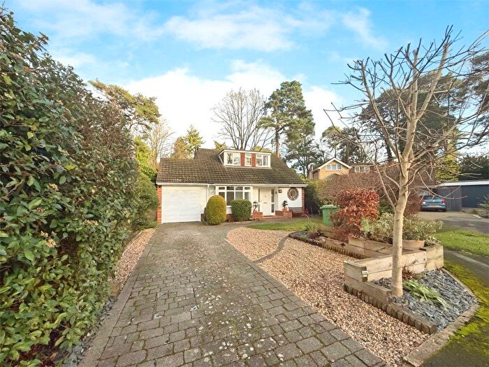 3 Bedroom Detached House To Rent In Tanglewood Close, Woking, Surrey, GU22