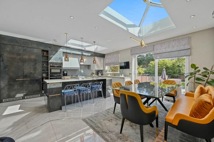 4 Bedroom Semi-Detached House To Rent In St. Dunstans Avenue, London, W3