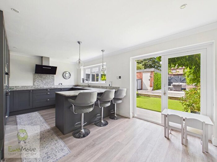 3 Bedroom End Of Terrace House For Sale In Cooling Road, Strood. Rochester, ME2
