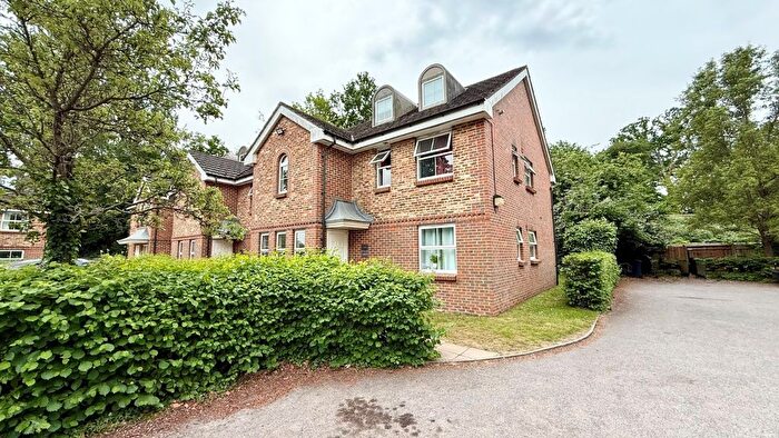 2 Bedroom Flat To Rent In Poplar Close, Bracknell, Berkshire, RG12